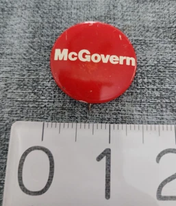 Vintage McGovern Präsidentschaftskandidat Kampagne Pin Button rot - Bild 1 von 2