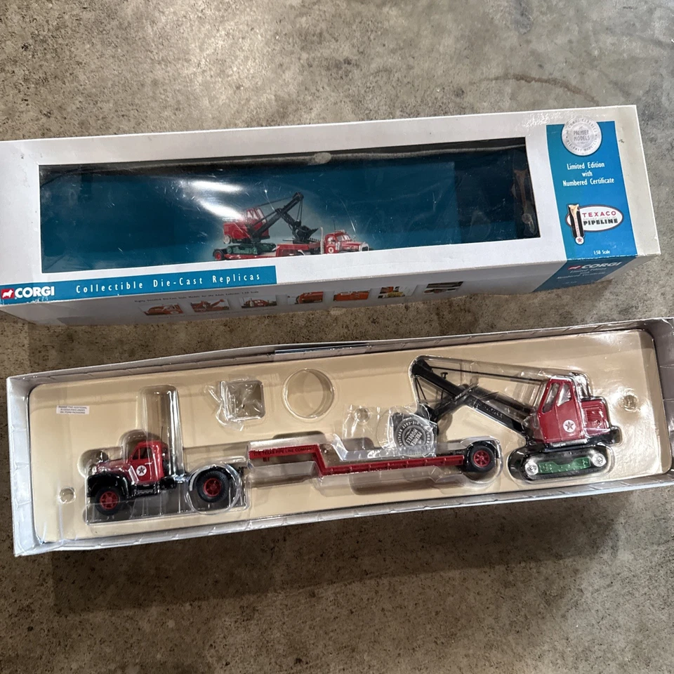 Corgi Great Britain Texaco Mack B Series Lowboy Truck & Luffing Shovel - Image 1 of 4