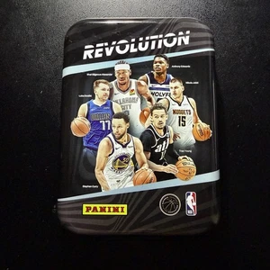 Baloncesto Panini Revolution 2023-24 lata vacía - Imagen 1 de 3