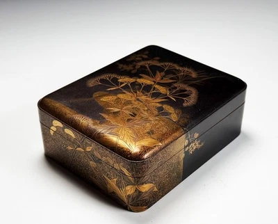 Antigua caja cubierta de laca japonesa con tres cajas más pequeñas Foto 1 de 4