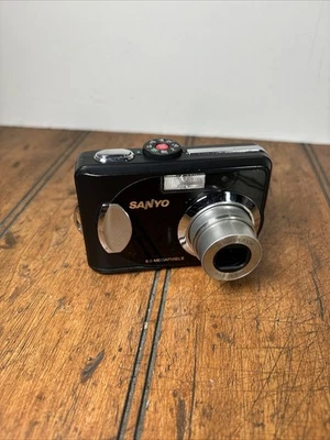 Sanyo VPC-X1200 12.1MP 3x Optical Zoom Compact Digital - Image 1 of 4