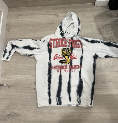 Bioworld Negro Blanco Tie-Die Cobra Kai Pullover Sudadera con Capucha Talla L 42" Foto 1 de 4