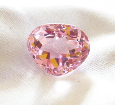 16.22 CT LOVELY HEART KUNZITE GEMSTONE - Image 1 of 4