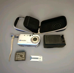 SONY CyberShot DSC-P200 Digital Camera 7.2 MP Battery, Charger, 2 Cards, Case - Picture 1 of 10