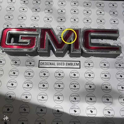 GMC Sierra 1500 2007-2013 emblema de parrilla con montaje base de respaldo (usado OEM) DAÑOS  Foto 1 de 4