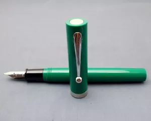 Vintage Sheaffer NO NONSENSE Fountain Pen - Fine Nib - Made in USA - Green - Picture 1 of 9