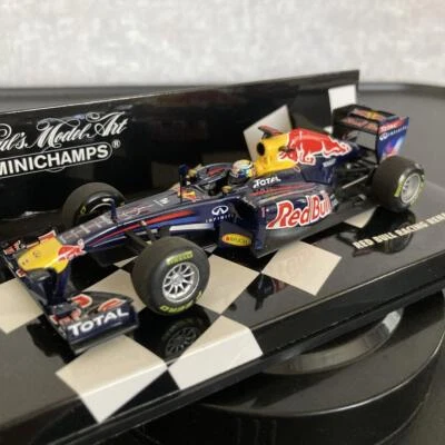 MINICHAMPS 1/43 F1 Red Bull Racing RB7 Sebastian Vettel - Image 1 of 4