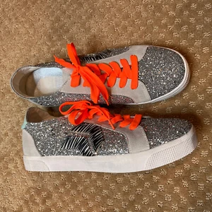Dolce Vita Size 10 Zaga Silver Glitter sneakers Fashion Gym Shoes Zebra Accent - Picture 1 of 11