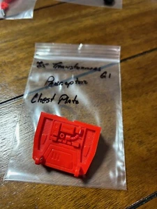 1985 Transformers G1 - Perceptor, chest plate w/screws - Picture 1 of 2