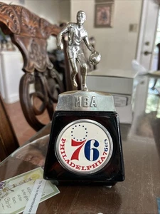 1974c NBA Avon Decanter Philadelphia 76ers 7 1/2" Wild Country Aftershave - Full - Bild 1 von 6