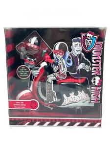 Monster high Scooter Ghoulia Yelps PLAYSET MATTEL #NIB DD - Imagen 1 de 9