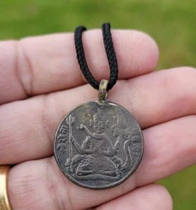Hindu Shivji Maharaj Nandi Bull Token Coin pendant Locket in black thread PP19 - Picture 1 of 4