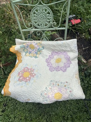 Vintage Farmhouse Grandmother’s Flower Garden Quilt Hand-Quilted Feedsack 90x67 - Image 1 of 4