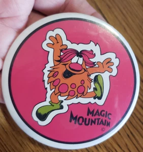 Magic Mountain Freizeitpark Bloop Troll Vintage Pin Button 1979 70er Rarität - Bild 1 von 3