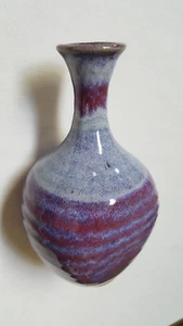 Mauve & blau & creme 7" hohe Keramikvase Künstler signiert & datiert 03 gebraucht sehr guter Zustand - Bild 1 von 8