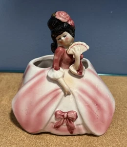Vintage Keramik Übertopf, HEMDEN, rosa Dame, Schleife, Fächer, Petticoat, Japan, sehr guter Zustand - Bild 1 von 11