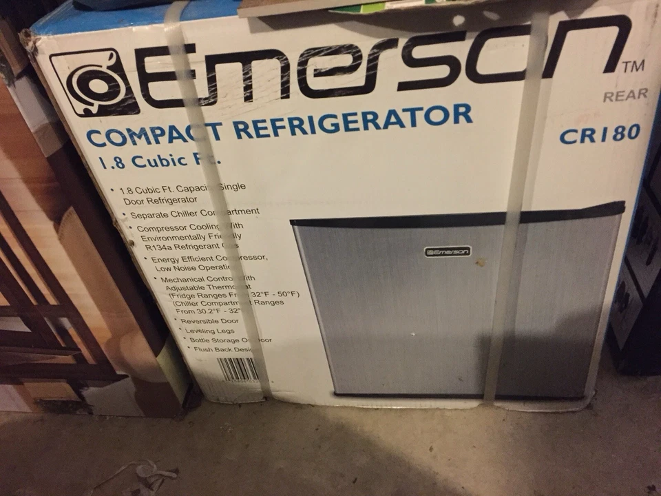 Refrigerador compacto Emerson CR180  Foto 1 de 1