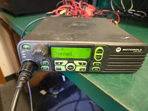 Motorola MotoTRBO XPR4580 XPR 4580 800/900 Mhz 160 CH 35W Mobile (radio only) - Afbeelding 1 van 4