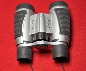 Vivitar 5 x 30 Binoculars w/Carrying Case Compact Small Lightweight - Picture 1 of 2