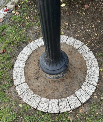 100cm Granit Gartenkreis Lampe Pfosten Bäume Blume Umgeben Grasrand Rand - Bild 1 von 4