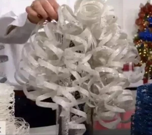 Set mit 14 spiralförmigen lockigen Band Plektren von Valerie Parr Hill dekorativ Urlaub Neu im Karton - Bild 1 von 6