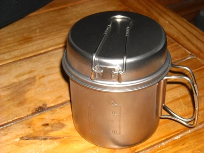 Olla de titanio Snow Peak con tapa 30 una vez con tapa de sartén usada utensilios de cocina para camping Foto 1 de 4