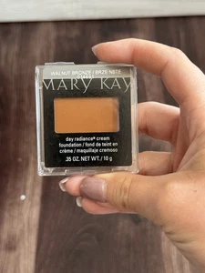 NEW UNUSED MARY KAY WALNUT BRONZE 014691 DAY RADIANCE CREAM FOUNDATION - Picture 1 of 2