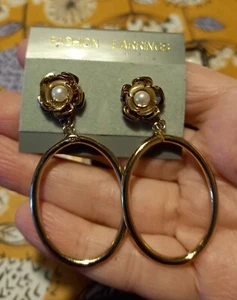 Pendientes de aro de imitación floral dorado vintage orejas perforadas años 80 90 en muy buena condición - Imagen 1 de 11