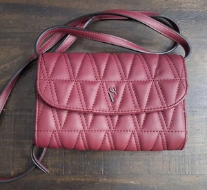 Simply Vera Wang Signature Quilted Envelope Mini Crossbody Bag Purse Burgundy - Picture 1 of 11