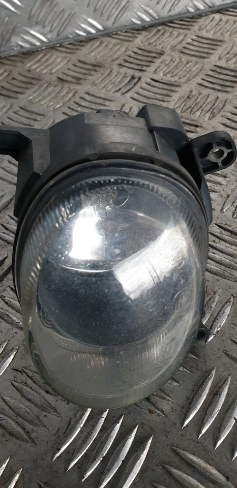 Farol de neblina dianteiro esquerdo Audi A4 8T0941699 2009 A4 passageiro NSF - Imagem 1 de 4