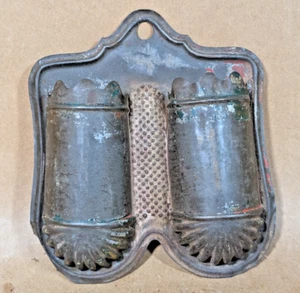 Caja fuerte de pared de doble cocina vintage primitiva soporte de lata golpeador metal antiguo - Imagen 1 de 10