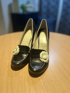 BCBG Black High-Heeled Loafers/ Pumps With White Flower, Women’s Size 10 - Picture 1 of 13
