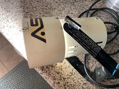 Smith-Victor continuous studio Flood Light 600W 3200k 2 new bulbs 2 Barn doors - Image 1 of 4