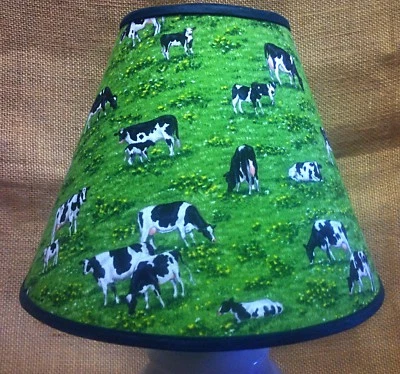 Pantalla de vaca Holstein hecha a mano pantalla de lámpara bovina Foto 1 de 2