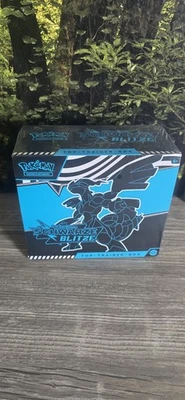Pokemon Karmesin & Purpur Schwarze Blitze Top Trainer Box (TTB) Deutsch Sealed - Bild 1 von 2