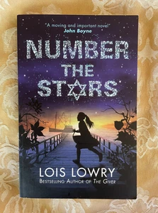 Number the Stars (Essential Modern Classics) by Lois Lowry, Paperback Book - Picture 1 of 4