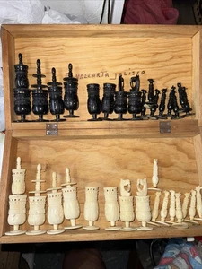 Vintage Carved Bone Mexican Pulpit Chess Pieces 1960s Dagger In Hand With Box - Picture 1 of 12