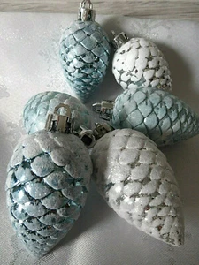 6 Tannenzapfen--silber hellblau matt/Glanz-Schnee-Baumschmuck-Christbaumkugel - Bild 1 von 8