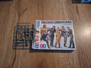 SOLDIERS MODEL 1/35 "RUSSIAN ARMY TANK CREW AT REST" TAMIYA NEW - Picture 1 of 2