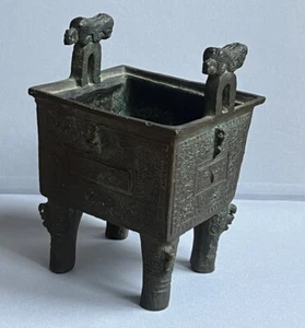 ANTIKER CHINESISCHER RÄUCHERGEFÄSS IN QUADRATISCHER BRONZE - FEINE KUNST - Bild 1 von 16