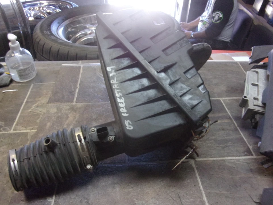 04 05 06 07 FORD FREESTAR MERCURY MONTEREY FACTORY OEM AIR CLEANER BOX ASSEMBLY  - Image 1 of 4