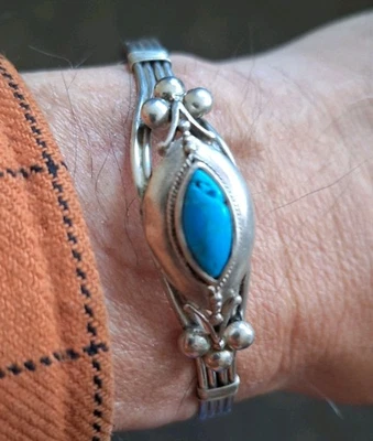 Bonito brazalete sudamericano vintage de plata de ley turquesa Foto 1 de 4