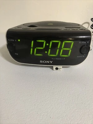 Sony Dual Alarm Clock AM/FM Radio Dream Machine MP3 CD Player ICF-CD815 - Image 1 of 4
