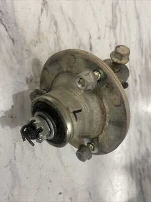 Yamaha YFM80 YFM 80 BADGER MOTO 1985 1986 4 LH buje delantero husillo Foto 1 de 3