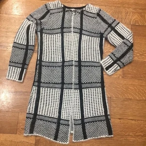 Suéter Cárdigan Largo SIONI Talla Pequeña - Imagen 1 de 11