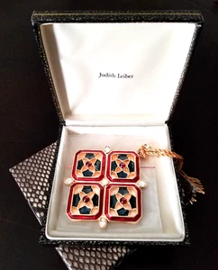 Judith Leiber 1999 quadratischer Weihnachtsschmuck mit Schmucksteinen und emailliert - Bild 1 von 5