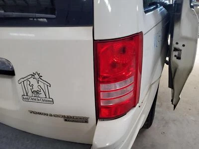 Conjunto de luz trasera derecha usado se adapta a: Chrysler Town & Country 2009 grado derecho A Foto 1 de 4