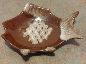 Vintage Evangeline Canada Studio Art Pottery #933 Brown Fish Footed Candy Dish - Picture 1 of 5