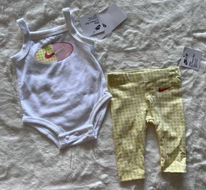 NIKE Sportswear Baby Girl’s Bodysuit & Leggings Outfit, 2-Piece Set - Picture 1 of 8
