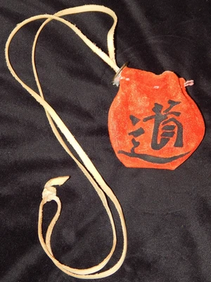 Bolsa de couro genuíno vintage feita à mão ~ Bolsa de remédios ~ Símbolos chineses - Imagem 1 de 3